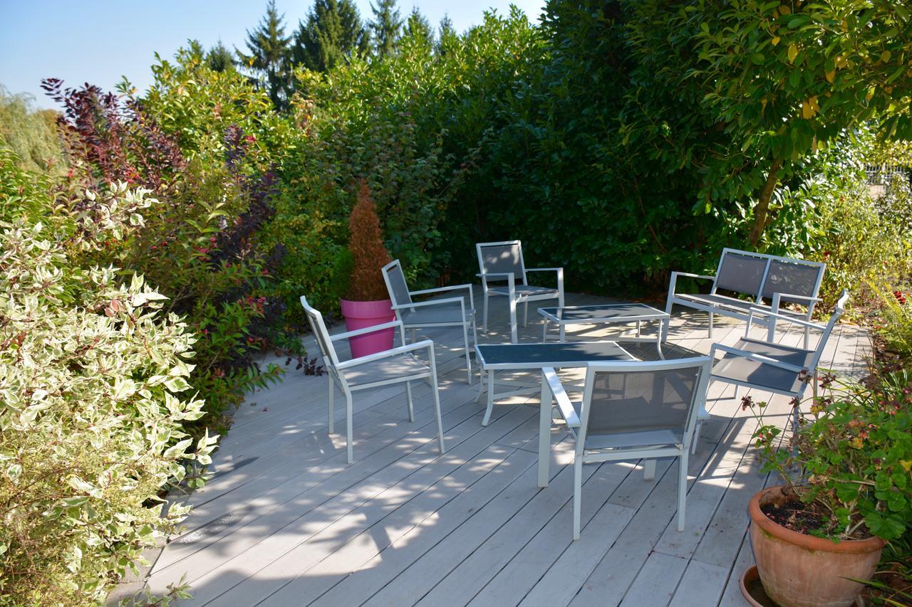 Logis Hotel Maison Carree Restaurant O Carre Dart Méréville Eksteriør billede